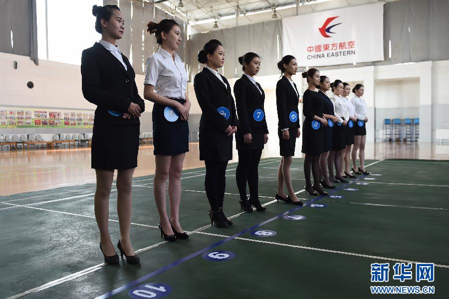 东航在山西招聘空乘 美女帅哥云集