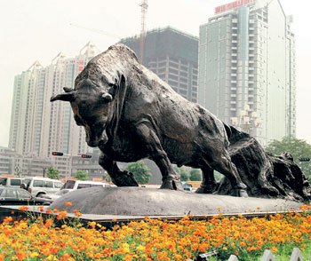 深圳30年：市委大院及孺子牛雕塑