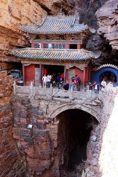 细数中国南北七大悬空寺