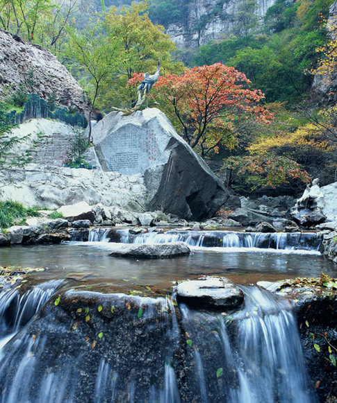 国庆长假 登绵山赏明月观红叶