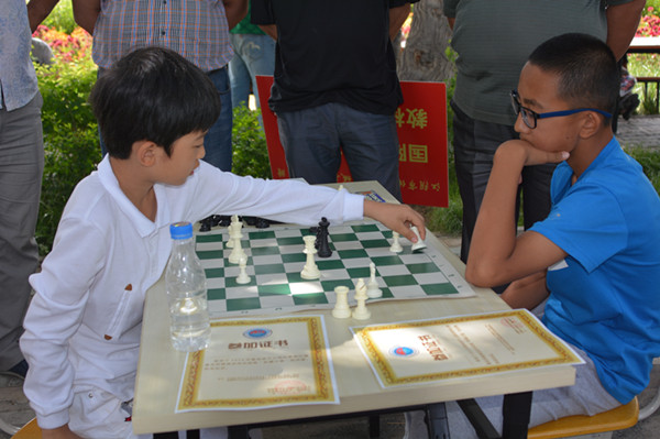 千人国际象棋比赛在霍城县拉开战幕