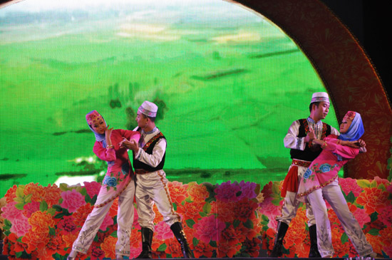 乌鲁木齐市米东区首届“新疆花儿”艺术节开幕