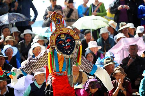 拉萨雪顿节进行非物质文化遗产展示展演活动