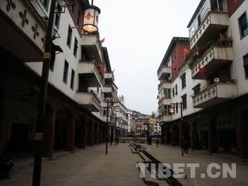 “藏东明珠”60年：康巴儿女建起文明富裕新家园