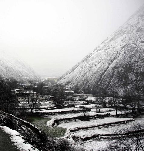 云南迪庆人工降雪初步缓解旱情