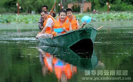 云南:湖光山色美 人在画中游