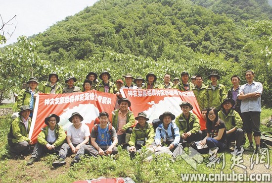 30多名科考队员穿越神农架 期待遇到“野人”