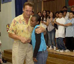 Poll: Bustamante, Schwarzenegger favored
