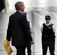 Embattled Blair faces dead UK scientist inquiry