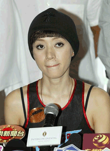 HK pop diva Anita Mui dies of cancer