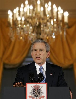 U.S. President Bush delivers a foreign policy speech at the Concert Noble Ballroom in Brussels, Monday, Feb. 21, 2005. Hoping to thaw relations with European leaders skeptical about U.S. involvement in Iraq and the Middle East, Bush pressed on Monday for greater trans-Atlantic relations. [AP]