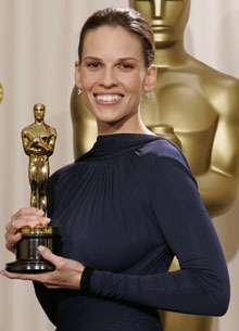 Actress Hilary Swank poses with her Oscar statue at the 77th annual Academy Awards in Hollywood, February 27, 2005. Swank won the Academy Award for best actress, for her role in the film "Million Dollar Baby."