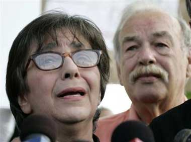 Mary Schindler, Terri Schiavo's mother, begins to cry as she pleads for Terri's life during a brief news conference Tuesday afternoon March 22, 2005 at the Woodside Hopsice in Pinellas Park, Fla. Looking on is Terri's father Bob Schindler. (AP 