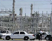 Huge blast rocks Texas oil plant