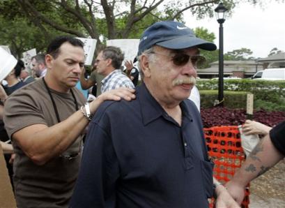Bob Schindler, Terri Schiavo's father, leaves a news conference outside the Woodside Hospice where Schiavo is a patient on Sunday, March 27, 2005 in Pinellas Park, Fla. (AP Photo/Evan Vucci) 
