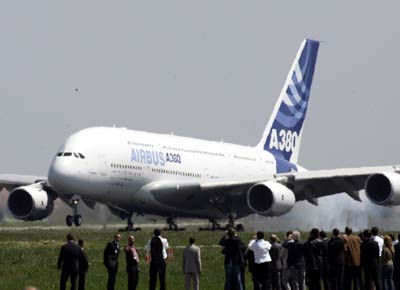 The world's biggest airliner Airbus A380, a 555-passenger superjumbo twin deck aircraft lands after its maiden flight as spectators applaud at the Toulouse-Blagnac airport in southwestern France, April 27, 2005. The A380, which was carrying a six-man test crew, landed at Airbus headquarters outside the city of Toulouse after an initial flight test that lasted almost four hours. [Reuters]