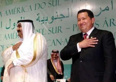 Venezuela's President Hugo Chavez (R) and Qatar's Emir Sheikh Hamad bin Khalifa Al-Thani attend the opening ceremony of the Summit of South American and Arab Countries in Brasilia May 10, 2005.