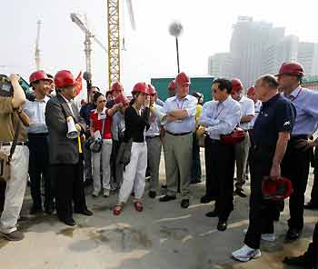 Members of the International Olympic Committee (IOC) coordination commission listen to a question from Taiwan's Wu Ching-kuo (5th R) while inspecting the progress of the National Stadium and National Aquatic Centre for the 2008 Olympic Games in Beijing May 31, 2005. A team of International Olympic Committee inspectors are on a four-day visit to Beijing. [Reuters]