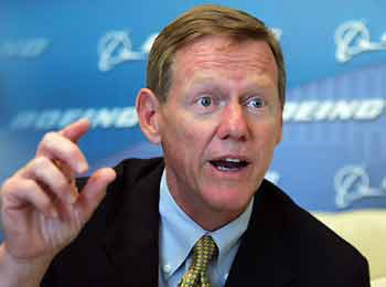 Boeing Co. sales chief Alan Mulally answers a question during an interview in Tokyo May 31, 2005. Mulally said on Tuesday European governments' subsidies to its archrival Airbus are unfair and wants to see a level playing field in airplane sales in the United States and Europe. [Reuters]