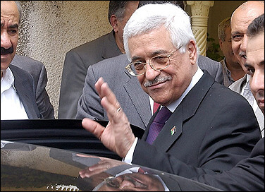 Palestinian leader Mahmud Abbas, seen here May 2005, has undergone 'routine' heart tests in Amman, the results of which were fine and do not require hospitalisation, a Palestinian official said(AFP