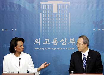 U.S. Secretary of State Condoleezza Rice (L), answers a reporter's question as South Korea's Foreign Minister Ban Ki-moon looks on during a news conference at the Foreign Ministry in Seoul July 13, 2005. The U.S. and South Korea are very optimistic resumed six-country talks on North Korea's nuclear weapons programmes could bear fruit, Rice said on Wednesday. REUTERS