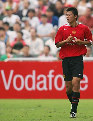Manchester United's Chinese player Dong Fangzhou jogs during his debut for the English Premier League team against the Hong Kong national team in Hong Kong July 23, 2005. Manchester United won 2-0, with Dong scoring the second goal, during their match on Saturday as part of their Asian tour to China and Japan. [Reuters]