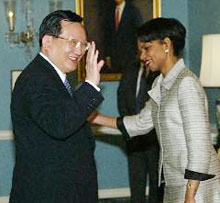 Chinese State Councillor Tang Jiaxuan meets with U.S. Secretary of State Condoleezza Rice in Washington July 27, 2005. [Xinhua]