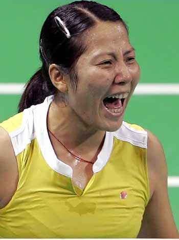 World number six Xu Huaiwen of Germany celebrates her upset win against third seed Pi Hongyan of France during the quarter-finals of the IBF World Badminton Championships in Anaheim, California, August 19, 2005. Xu won 11-3 11-2. [Reuters/Lucy Nicholson] 