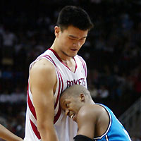 rlando Magic guard Steve Francis leans on Houston Rockets center Yao Ming in the fourth period of NBA action en route to the Magic's 76-74 win over the Rockets in Houston November 8, 2005.