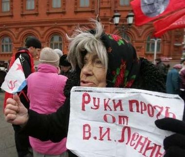 A woman demonstrates against the removal of Vladimir Lenin's embalmed body from the mausoleum in Moscow's Red Square, November 13, 2005.