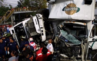 Rescue workers work in the place where an accident in highway occurred between Mexico City, Wednesday, Nov. 16, 2005.