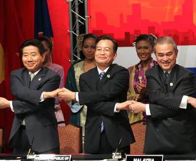 KUALA LUMPUR: China's booming economy and rocketing foreign trade spell an opportunity, not a threat, to the rest of East Asia, Premier Wen Jiabao yesterday reassured business leaders from neighbouring countries ahead of a regional summit. 