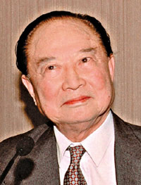 Condolences and tributes have been pouring in from around the mainland and across the Taiwan Straits following the death of Wang Daohan, the mainland's top negotiator with Taiwan, who helped open the door to cross-Straits talks in the early 1990s. 