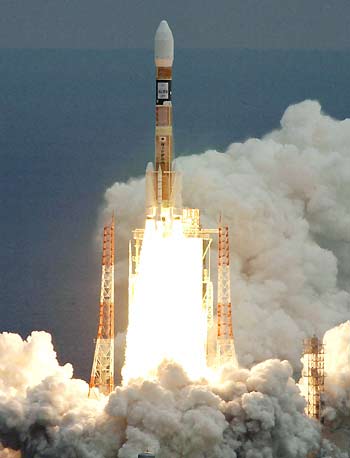 The Japanese-made H-2A rocket, carrying a land-observation satellite, blasts off from the launching pad at Tanegashima Space Center on the tiny island of Tanegashima, about 1,000km (620 miles) southwest of Tokyo January 24, 2006. The No.8 version of the H-2A rocket carrying the Advanced Land Observing Satellite was launched successfully on Tuesday, the Japan Aerospace Exploration Agency said.