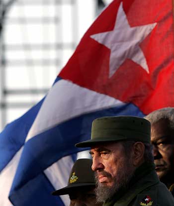 Cuban President Fidel Castro (R) attends an event outside the U.S. diplomatic mission in Havana February 6, 2006.
