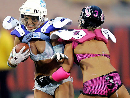 Los Angeles Temptation(blue) play against New York Euphoria during the third annual Lingerie Bowl football game in Los Angeles February 5, 2006. The 30-minute game features models playing full-contact football in lingerie and airs locally on pay-per-view during half time of the NFL's Super Bowl XL football game. [Reuters]