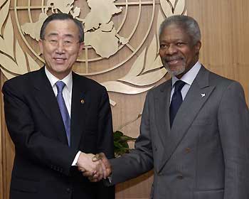 South Korean Foreign Minister Ban Ki-moon (L) meets U.N. Secretary-General Kofi Annan at the United Nations in New York in this January 18, 2006 file photo. Ban will run for the post of U.N. secretary-general, the ministry said on February 14, 2006, becoming one of the few declared candidates to succeed Annan. 