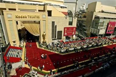 Fans are seated on the red carpet outside the Kodak Theatre for the Oscars Sunday, March 5, 2006, in the Hollywood section of Los Angeles. The 78th Academy Awards will be held. [AP]