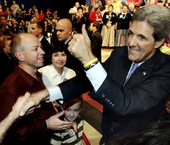 Bush, Kerry campaign in West before debate