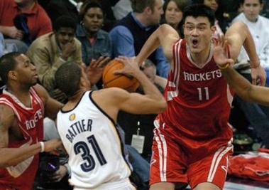 Yao Ming scores 15 in return to Rockets