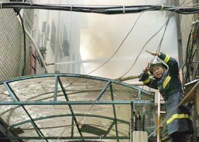 Fire breaks out at commercial building in Changsha