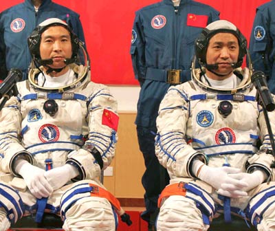 Zero-gravity life begins with mooncakes