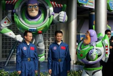 HK greets Shenzhou VI astronauts