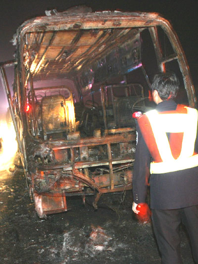 Bus self-ignites in Hubei