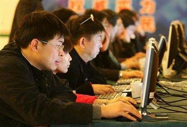 China Internet users hit 111 million in 2005
