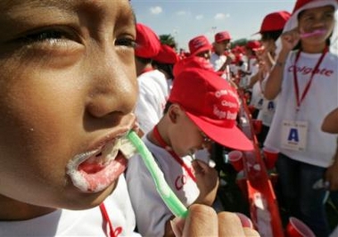 10,800 brushing teethes together in Filipine