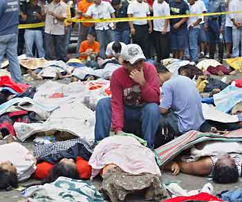 Manila stadium stampede kills 88