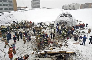 Roof collapse at Moscow market kills 40