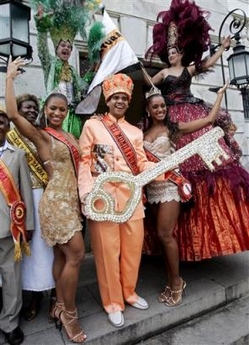 Rio rumbling with Carnival revelers