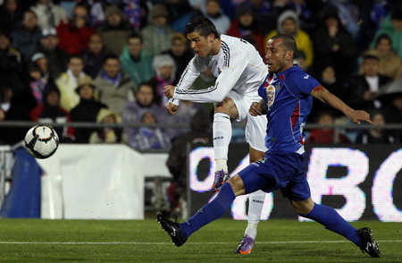 Ronaldo, Higuain fire Real back to the top